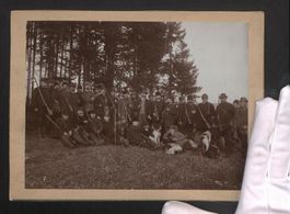 Fotografie Gruppenportrait von Jägern m