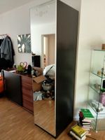 Schöner Garderobenschrank