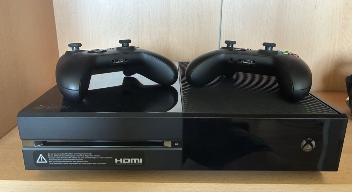 Microsoft Console: XBOX ONE avec 2 manettes  – Usato da Neyruz FR venduto da Shcc17 1