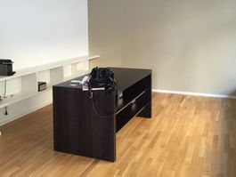 Ladentisch / Verkaufstisch / Display Table with Shelves