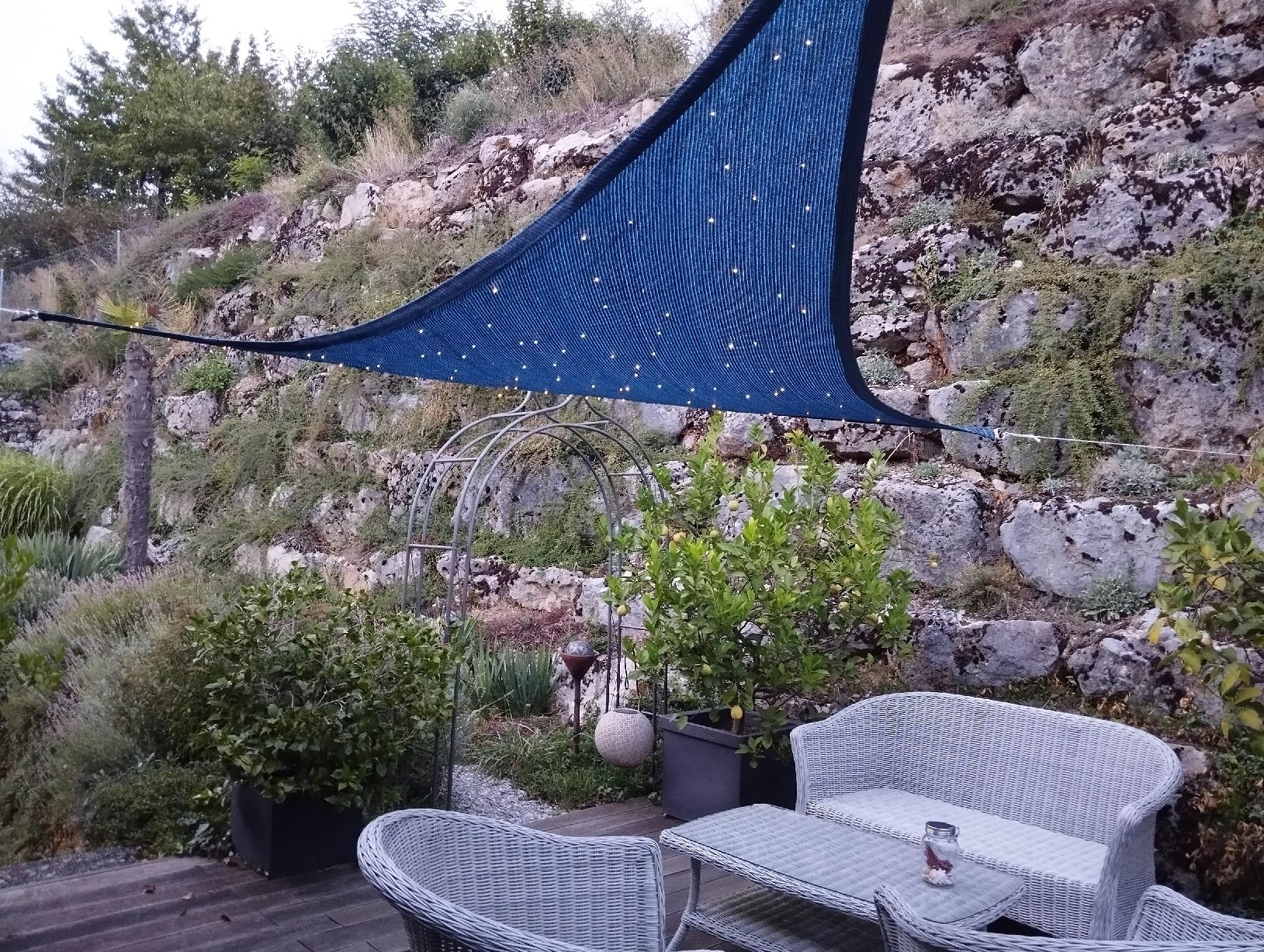 Parasols: Sonnensegel mit Solar-Beleuchtung – D'occasion à Mörigen par sigi2572