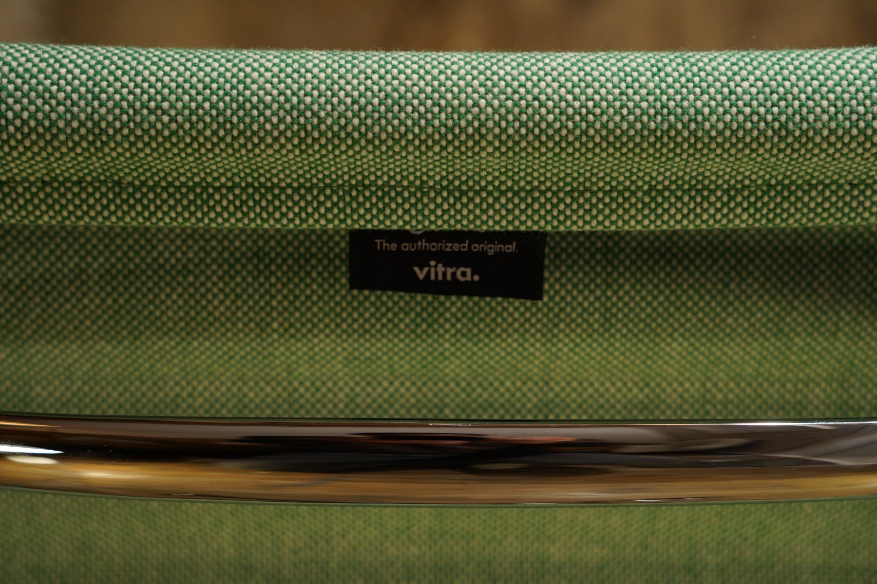 Vitra Sedie: Neu - VITRA - EA105 - Charles & Ray Eames - Aluminium Chair – Nuovo e nell'imballaggio originale da Biel/Bienne venduto da 33drei 5