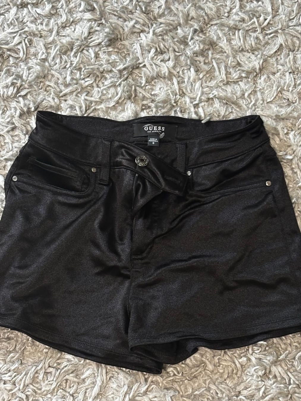 Guess Pantalons: Short Guess noir élégant, taille 34 – D'occasion à Zürich par dil_mdn7 1