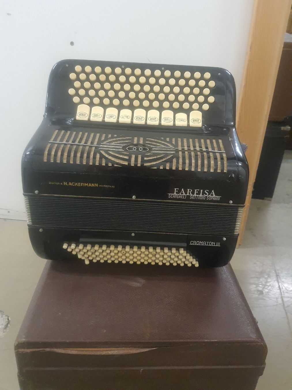 Strumenti musicali: accordéon Farfisa chromatique avec coffre  – Usato da Pont-de-la-Morge venduto da Mirabelle0