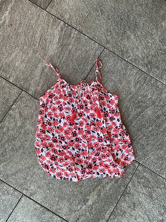 H&M Tops: Sommertop / Top - 36 - H&M - geblumt – Gebraucht aus St. Niklausen LU von Sundy01