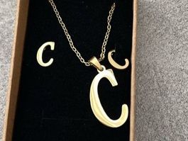 Elegantes Schmuckset: Goldene Halskette & Ohrstecker