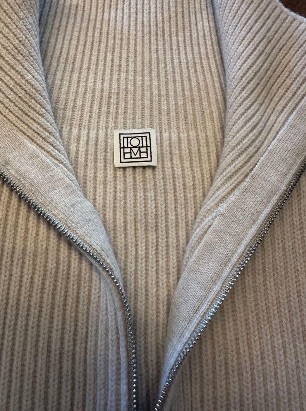 Totême Pulls & Sweat-shirts: Totême Oversized Zip-Neck Wollpullover – D'occasion à Wädenswil par Ktodat 2