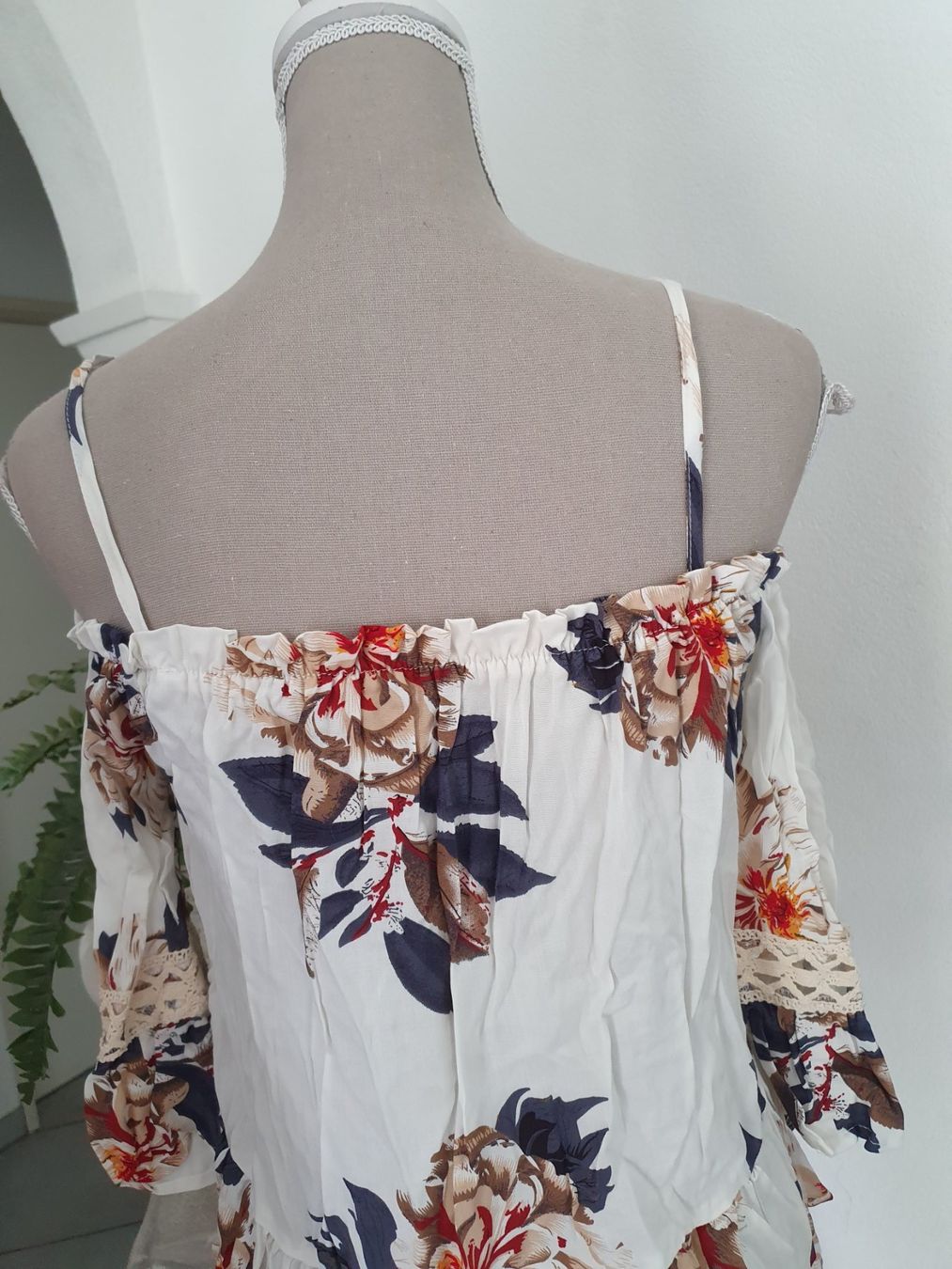 Camicette: Blumengemusterte schulterfreie Bluse Gr S – Usato da Münsingen venduto da BlackTears-3 2