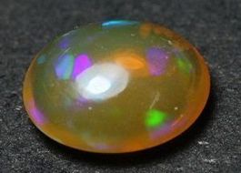 Äthiopischer Opal 0,59 ct IF Orange Feuer Oval