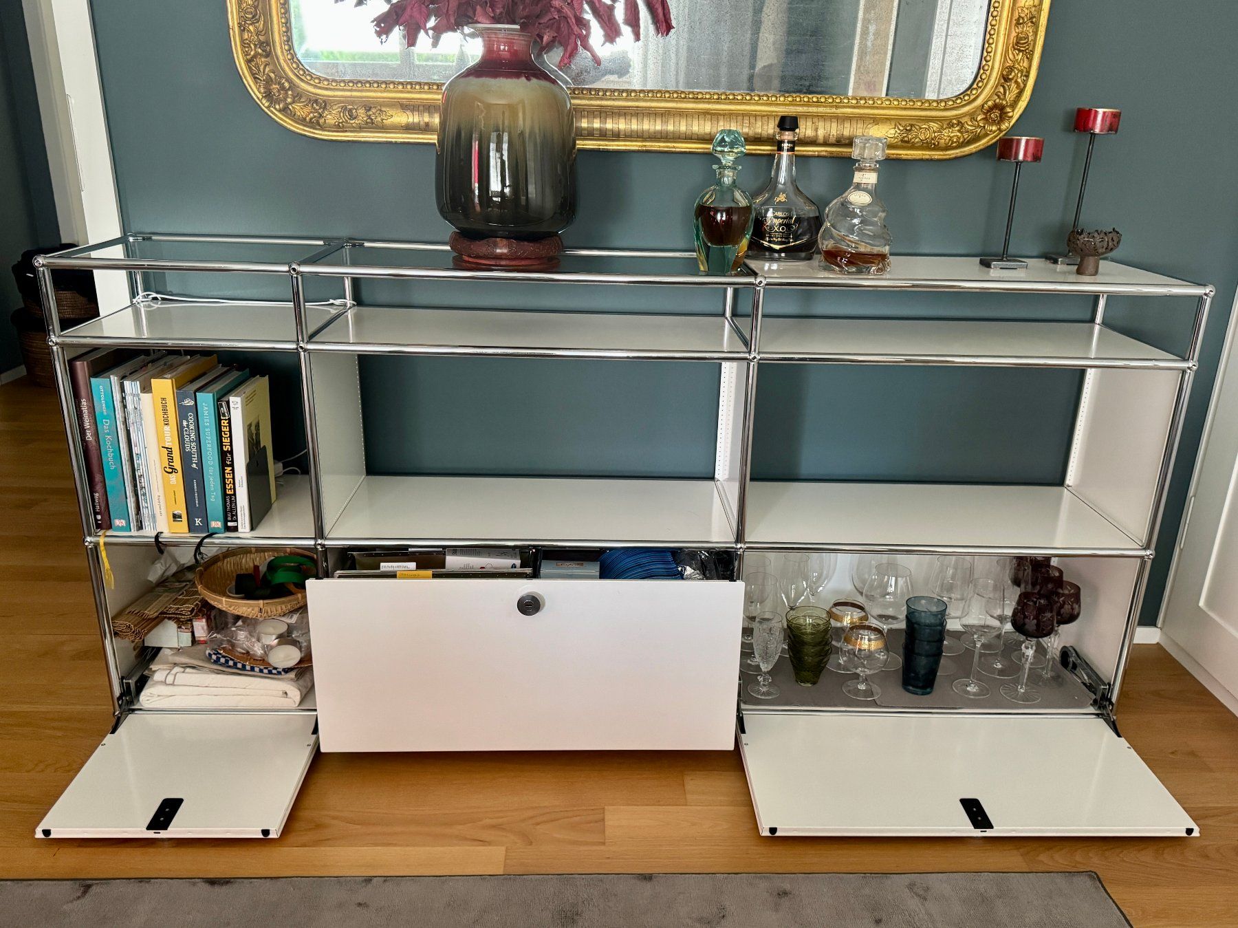 USM Scaffali: Wohnliches USM-Haller Sideboard mit Glastablaren – Usato da Zürich venduto da adi337 2