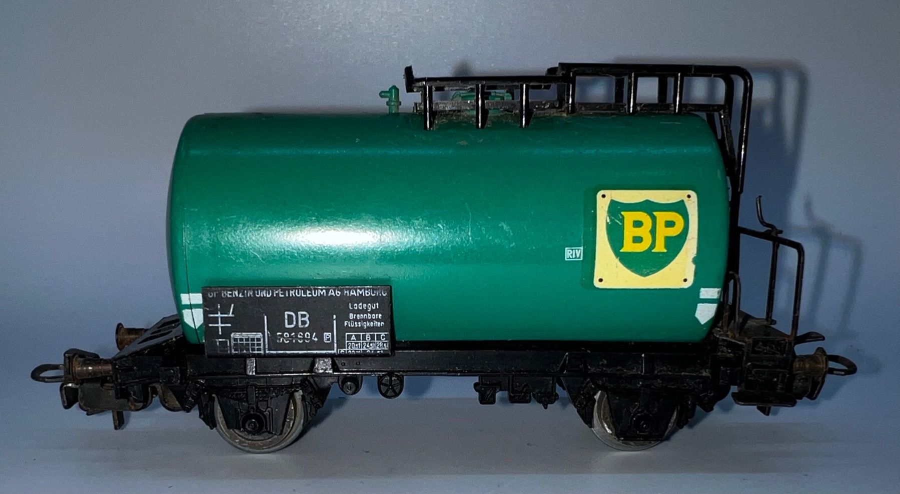 Märklin Modelleisenbahnen: BP Tankwagen,  H0 von Märklin – Gebraucht aus Basel von jonnyhaas