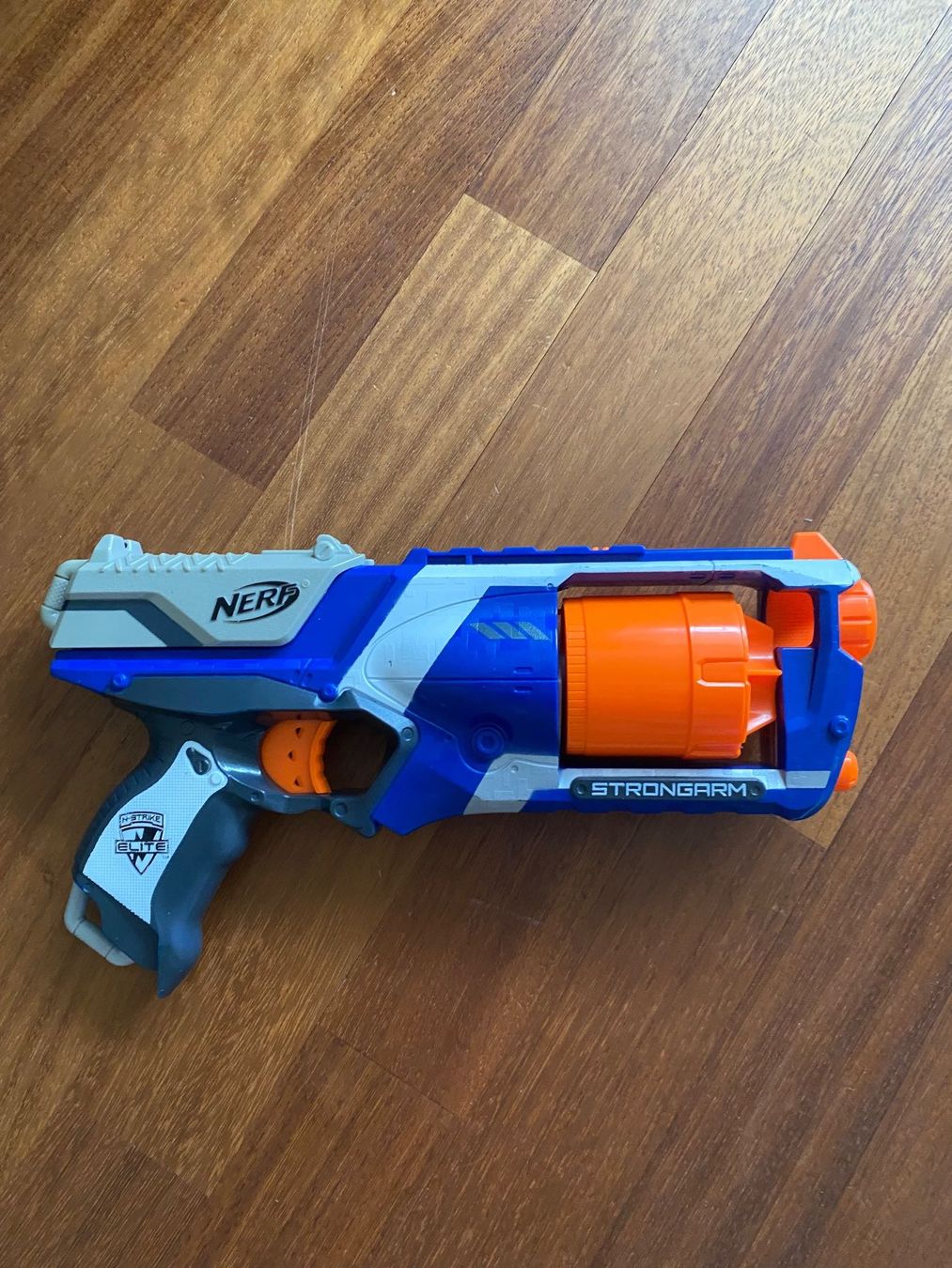 Nerf Spielzeuge: Nerf Elite Strongarm (inkl. 20 Pfeile) – Gebraucht aus Zumikon von ste_f6cx