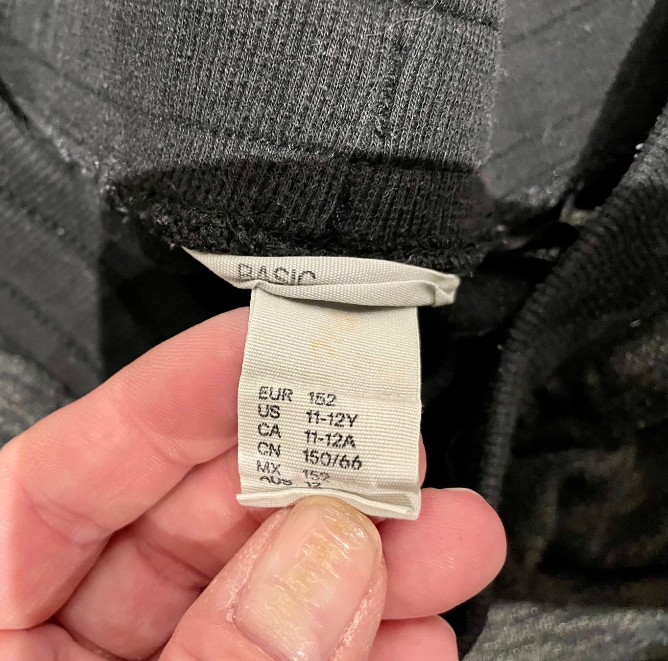 H&M Pantaloni: Trainerhose von H&M Grösse 152 – Usato da Fehraltorf venduto da Marlene4 1