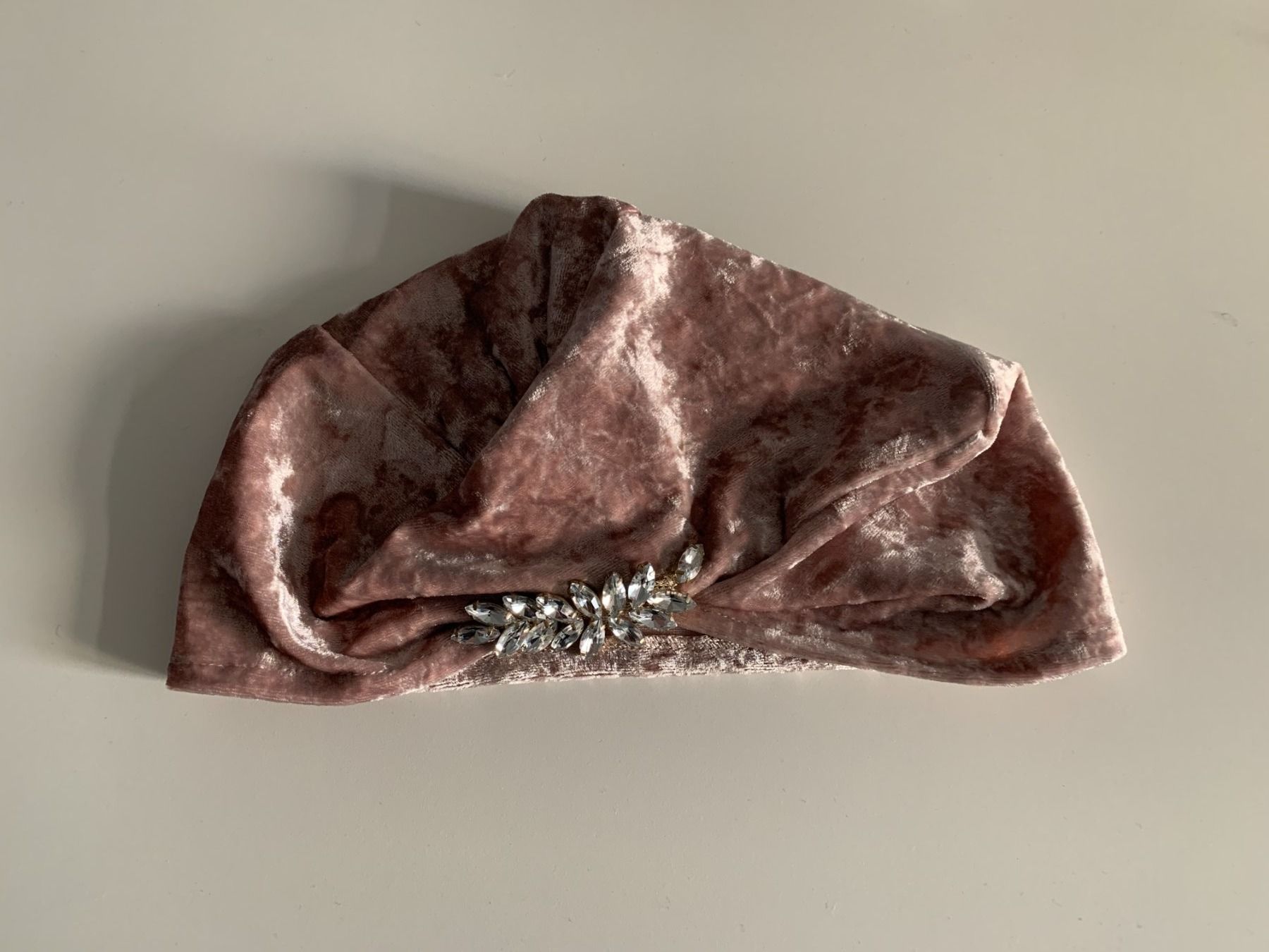 Chapeaux, bonnets & casquettes: Samt Mütze altrosa – D'occasion à Zürich par Diazaio