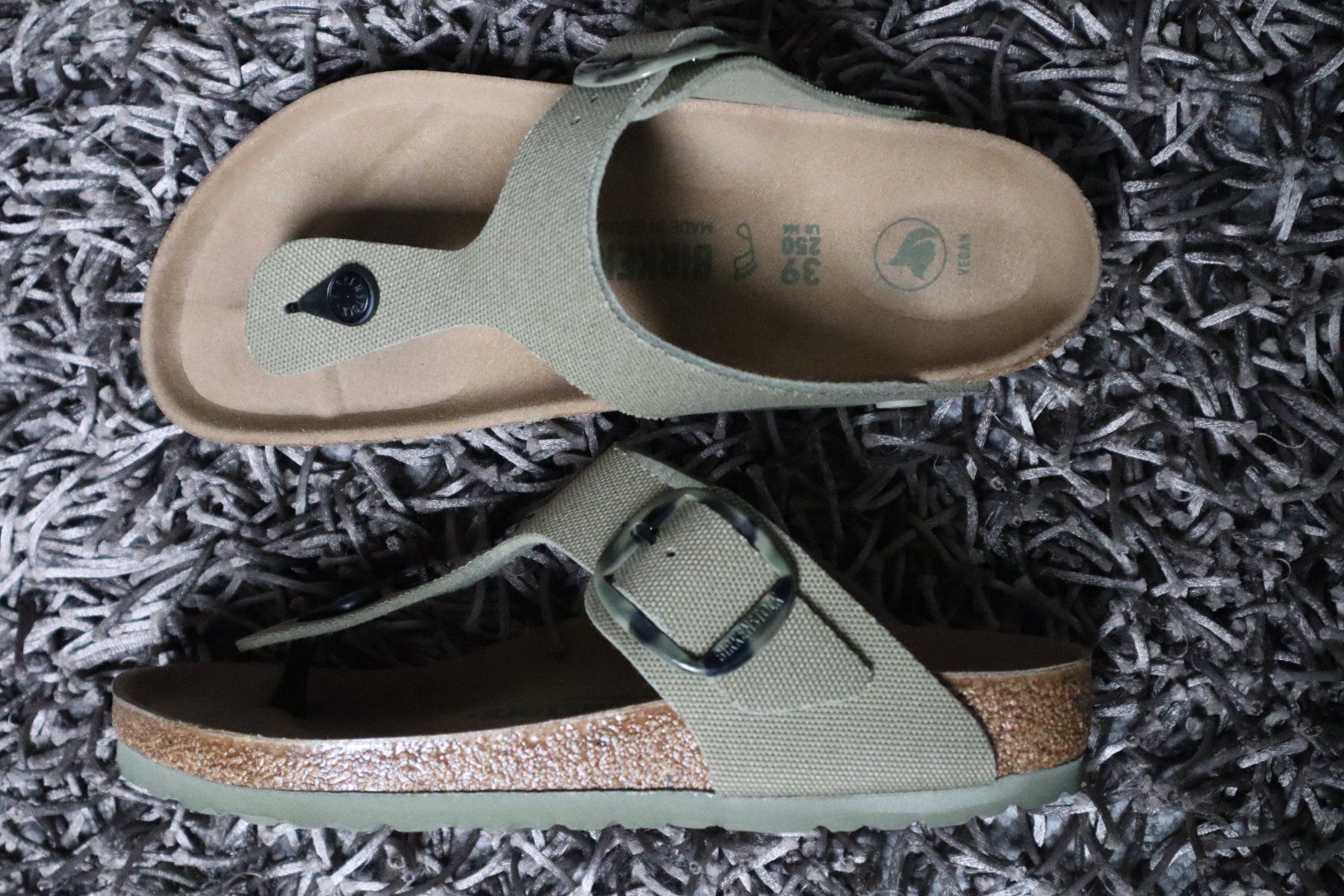 Birkenstock Chaussures femmes: Birkenstock, Gizeh Big Buckle, Gr. 39, eggshell, NEU – Neuf avec emballage d'origine à Wattwil par glueck 2