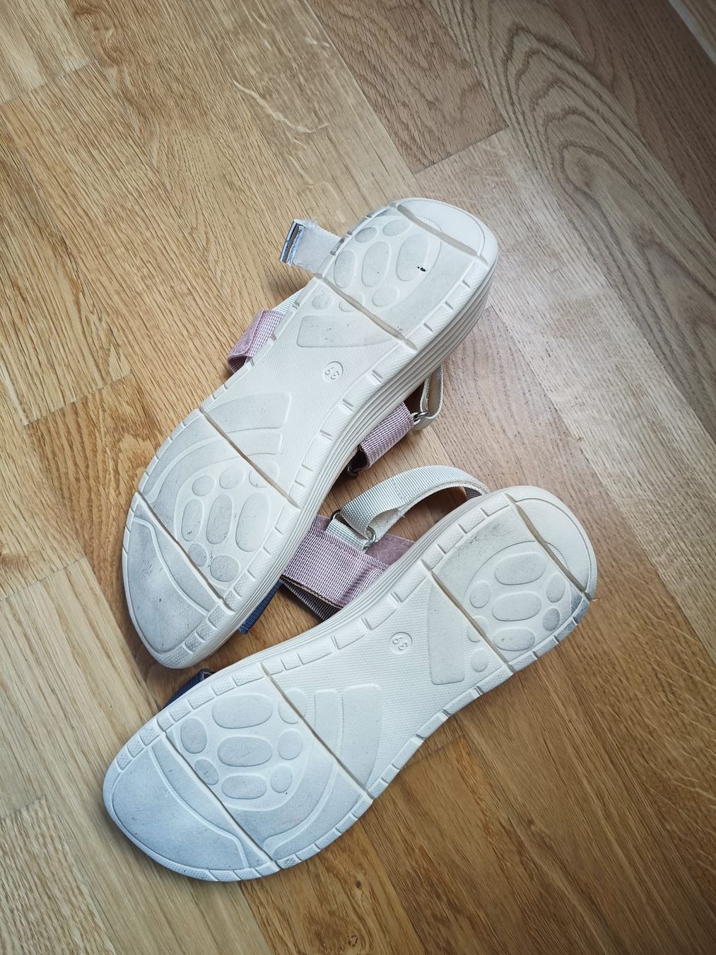 Scarpe da donna: Frauen Sandalen Grösse 39 – Usato da Muri AG venduto da Mupuputs 1