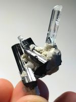 Aquamarin & schwarzer Turmalin natürliche Skulptur, Pakistan