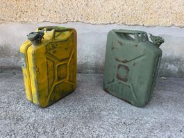 2x Metall-Benzinkanister 20 Liter – gebraucht