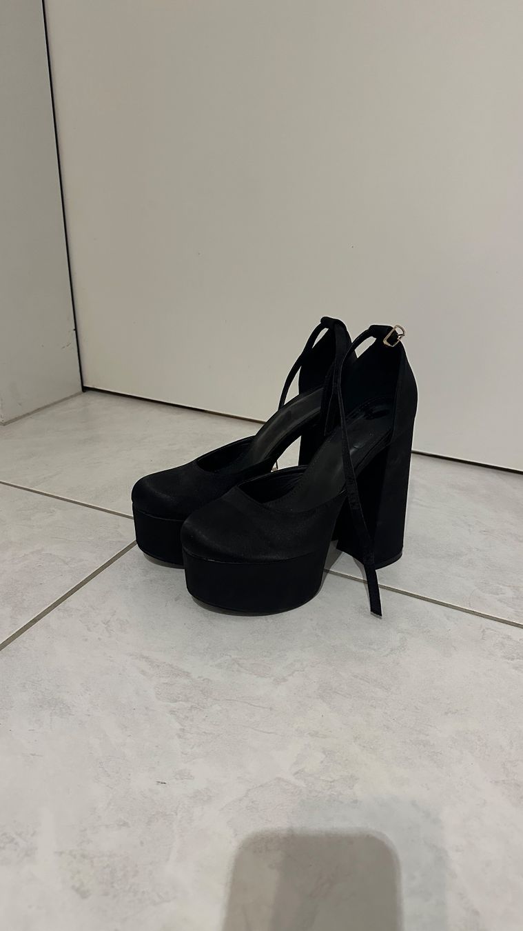 Damenschuhe: Schwarze High Heels – Gebraucht aus Chur von sivik 4