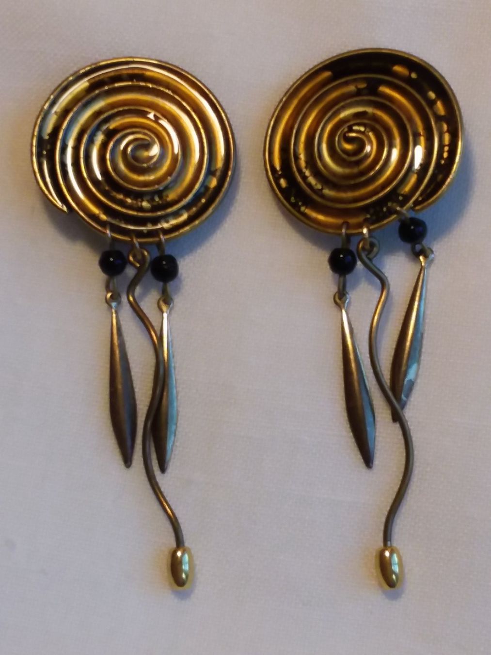 Orecchini pendenti & Orecchini a lobo: Art Déco Gold-Schwarze Ohrclips, ca 1930 – Usato da Zürich venduto da gutsan 1