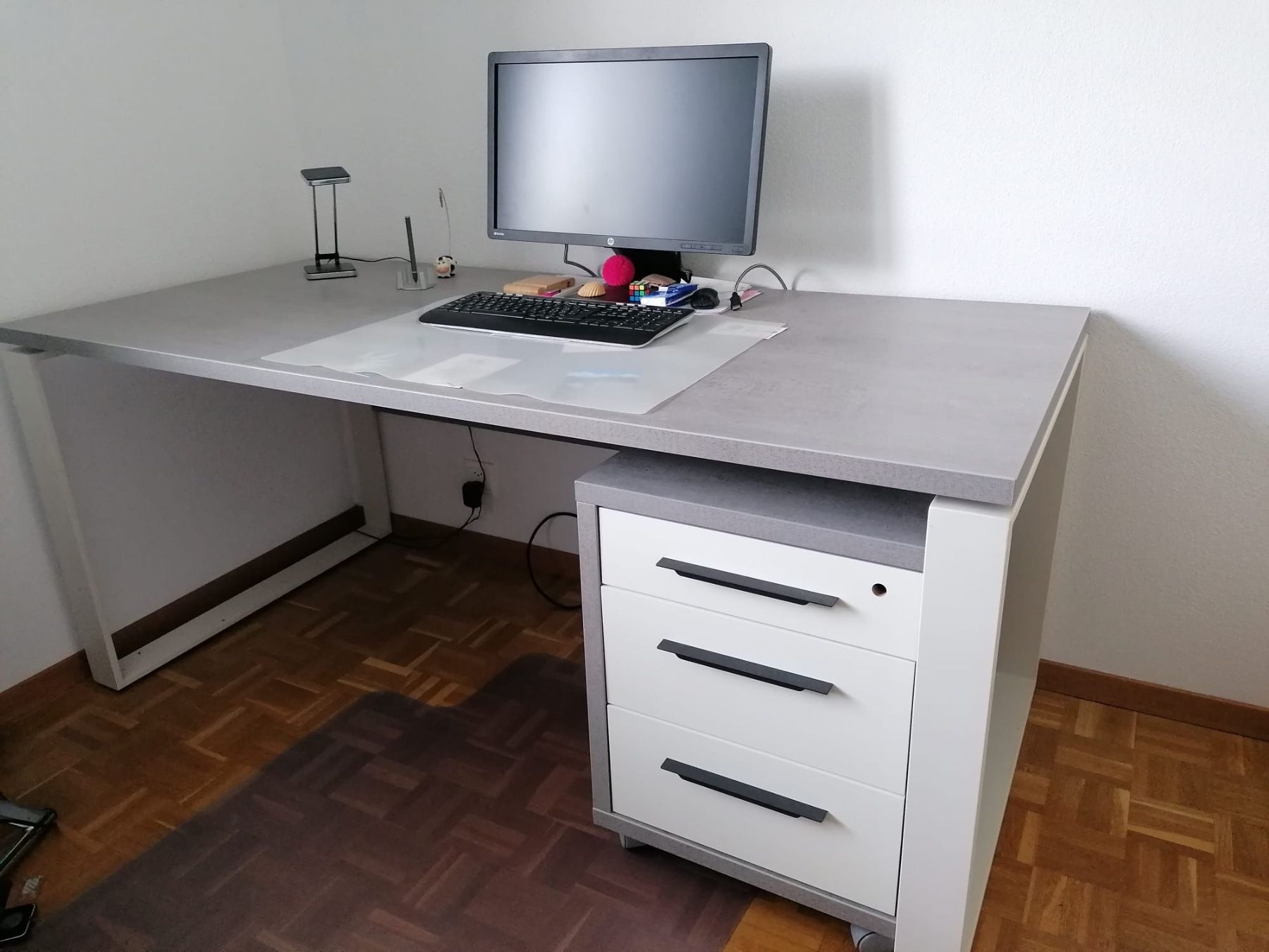 Micasa Scrivanie: Solide bureau avec son petit meuble – Usato da TROINEX venduto da metfam20