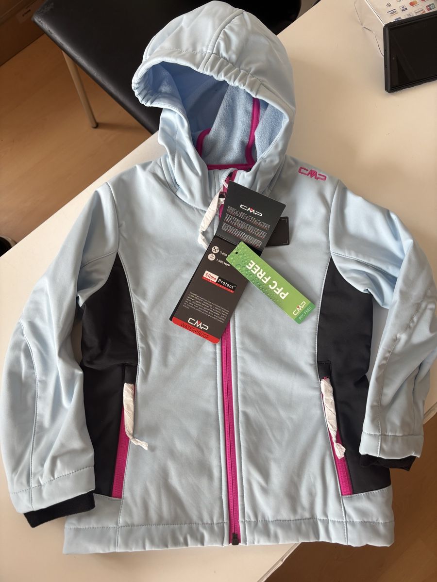 CMP Giacche & Cappotti: Gr. 110 - CMP Softshelljacke Hellblau, Neu – Nuovo e nell'imballaggio originale da Nürensdorf venduto da kin_2jn6