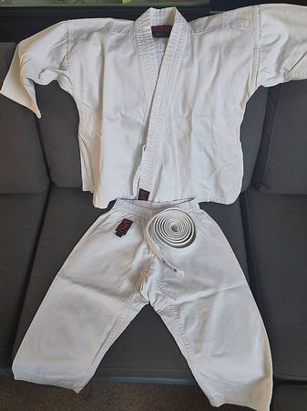 Hiku Kihon Gr. 120  Karate/Judo Gi  Super Zustand!
