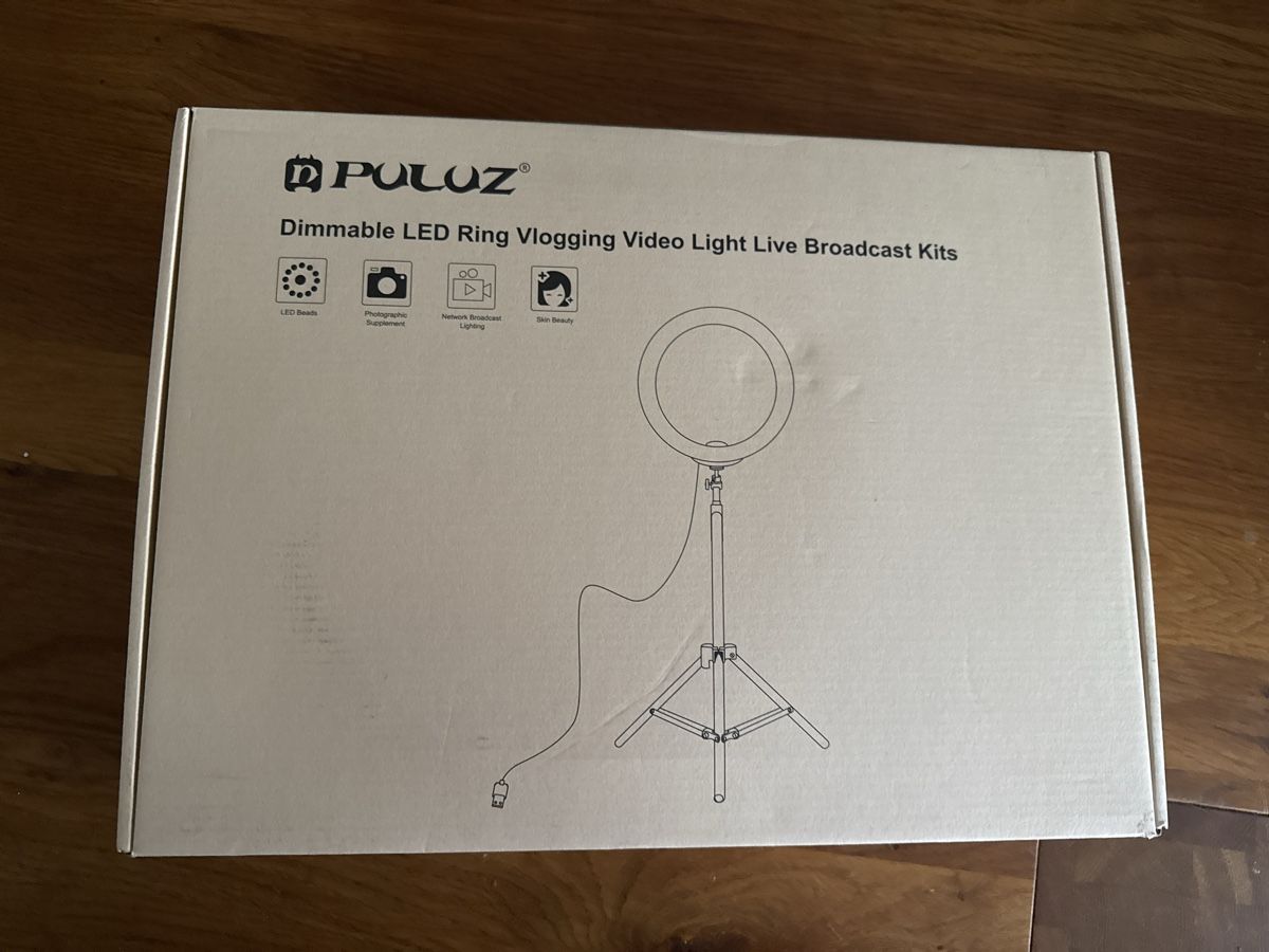 Lampes: Puluz Neue LED Ringlicht, Dimmbar – Neuf avec emballage d'origine à Therwil par Schneefra1