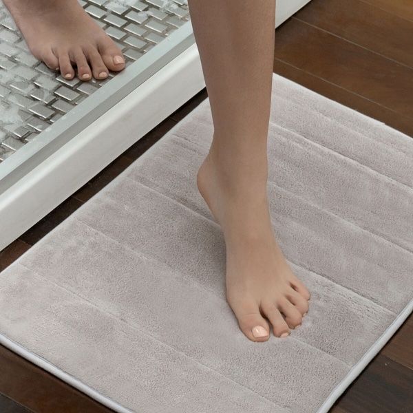 Tappeti: Tapis salle de bain mémoire de forme – Usato da Châtelaine venduto da BONNE_AFFAIRE 1