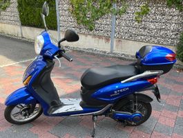 Elektro Roller Z-Tech Yadea Blau mit Topcase schwacher Akku