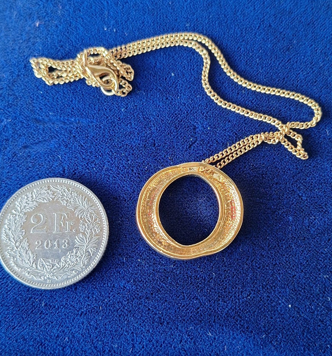 Catenine: Collier avec pendentif cercle strass plaqué or – Usato da St-Triphon venduto da Jldr0 2