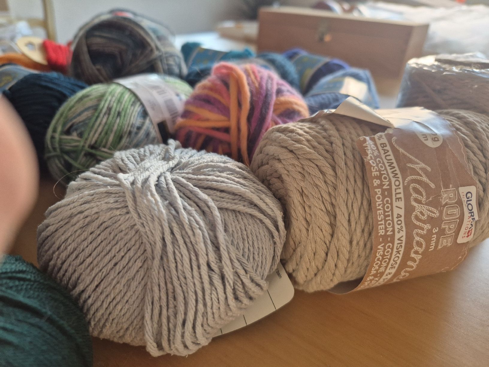 Kit bricolage: Handarbeitsmaterial, Wolle, Garn, Bändchen... – Usato da Herzogenbuchsee venduto da herzchae 4