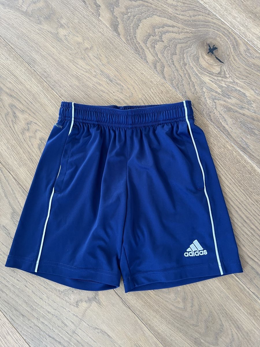 Adidas Sporthose Grösse 134/140 (Gebraucht) in Küttigen für CHF