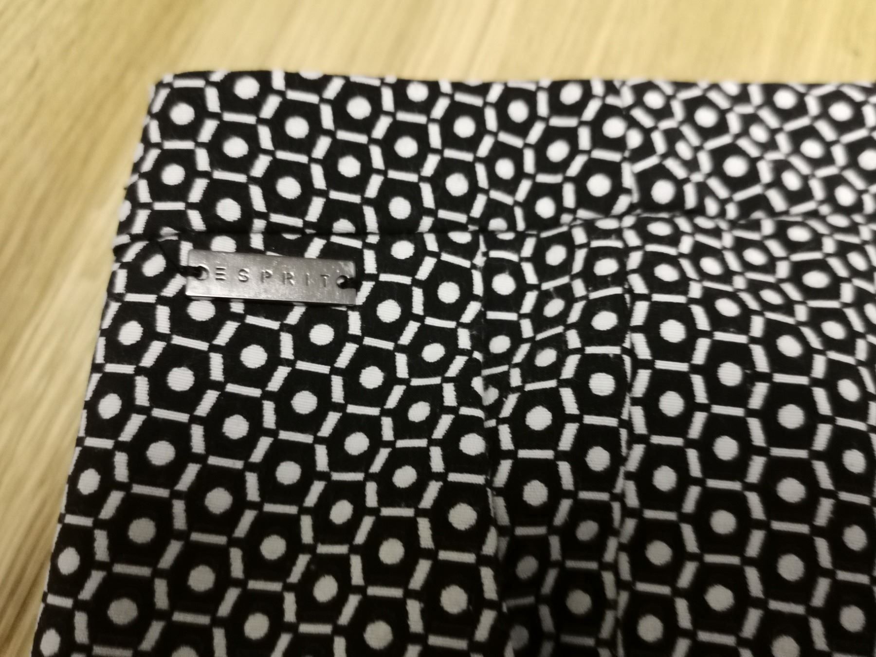 Esprit Pantaloni: Pantalon noir blanc ESPRIT comme neuf – Nuovo (secondo la descrizione) da Satigny venduto da Helene2014 2