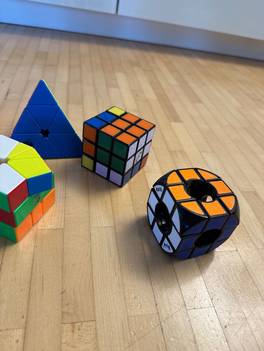 Spiele: Rubiks Cube - Set – Gebraucht aus Kestenholz von cvx_889vv 4