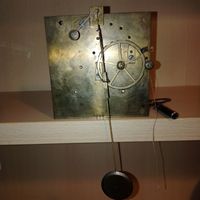 Mechanisches Uhrwerk mit Pendel gebraucht,läuft, antik