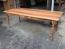 Beizen Tisch Nussbaum gedrechselt, Schublade 220 x 90 cm