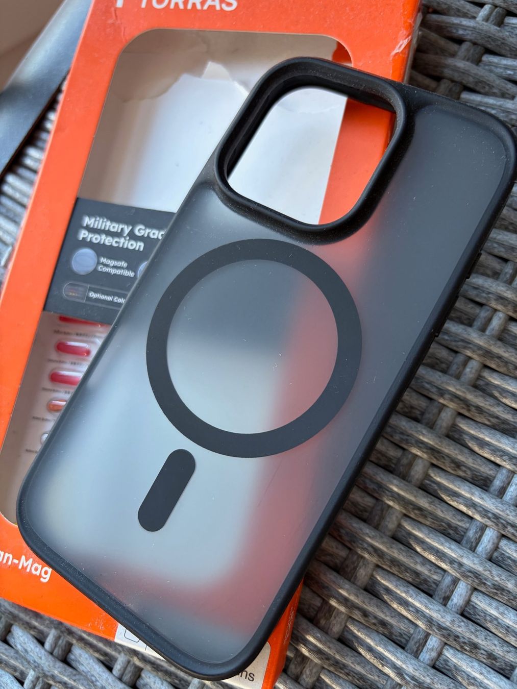 Cover & Protezioni schermo: iPhone 16 Pro Hülle / Cover / Case - Torras – Usato da Thalwil venduto da LeCh1ffre