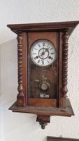 Wanduhr Holz mit Pendel und Glocke unrestauriert