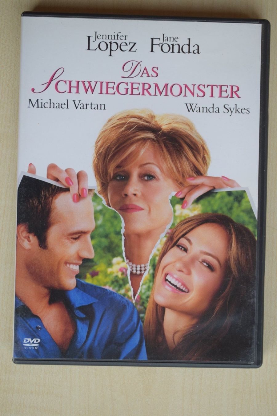 Tutti i DVDs: DAS SCHWIEGERMONSTER (50) – Usato da Reutigen venduto da DONDON55