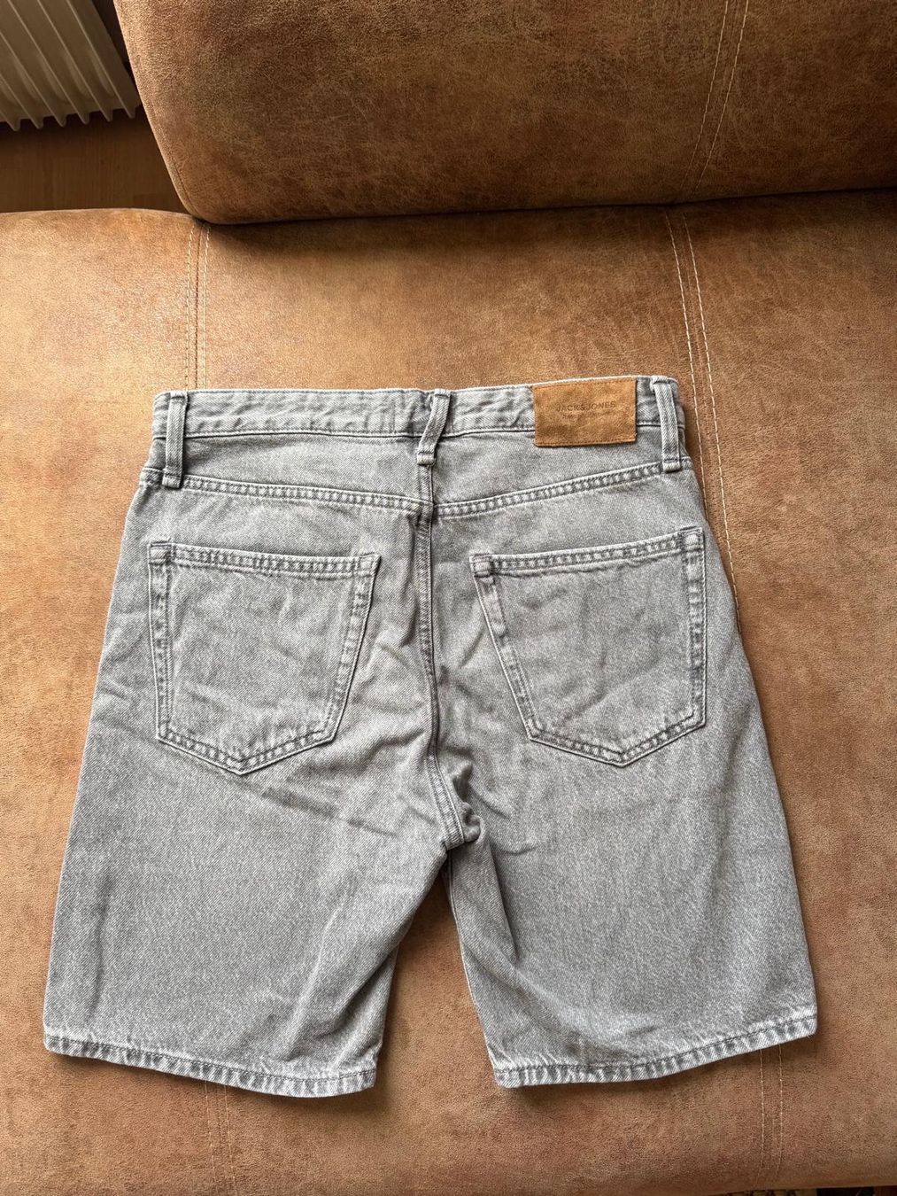 Jack & Jones Jeans: Graue Jeans kurz – Usato da Bern venduto da Rkw_8 1