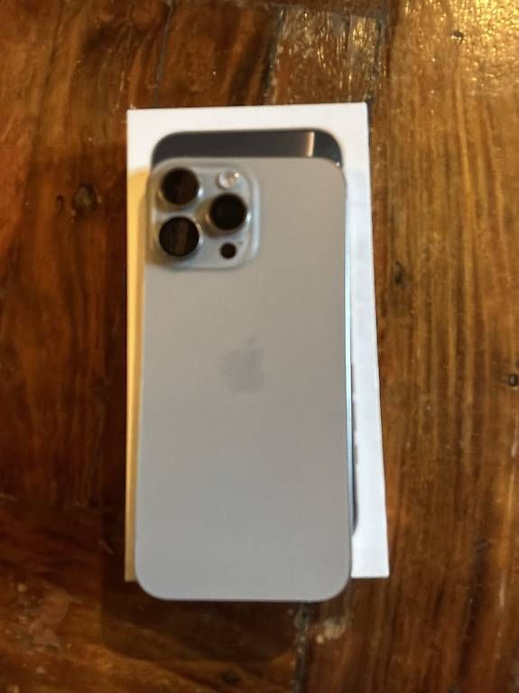 Handys / Smartphones: iPhone 16 pro Max excellent état  – Gebraucht aus Marsens von mch_9wkl 2
