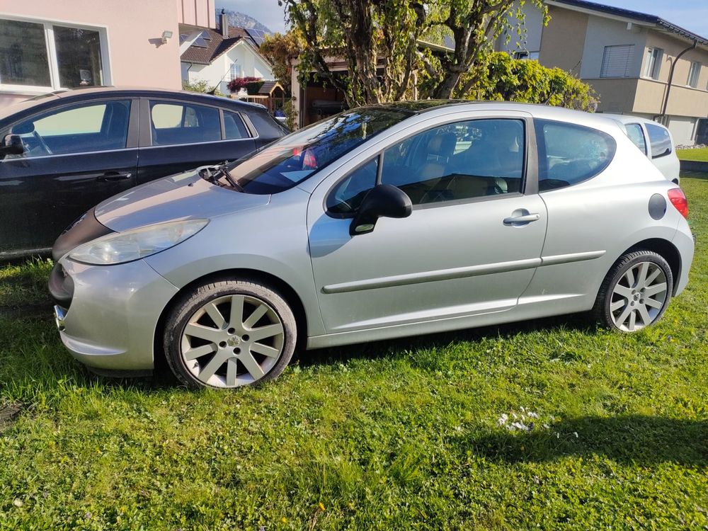 Peugeot 207 1.6i