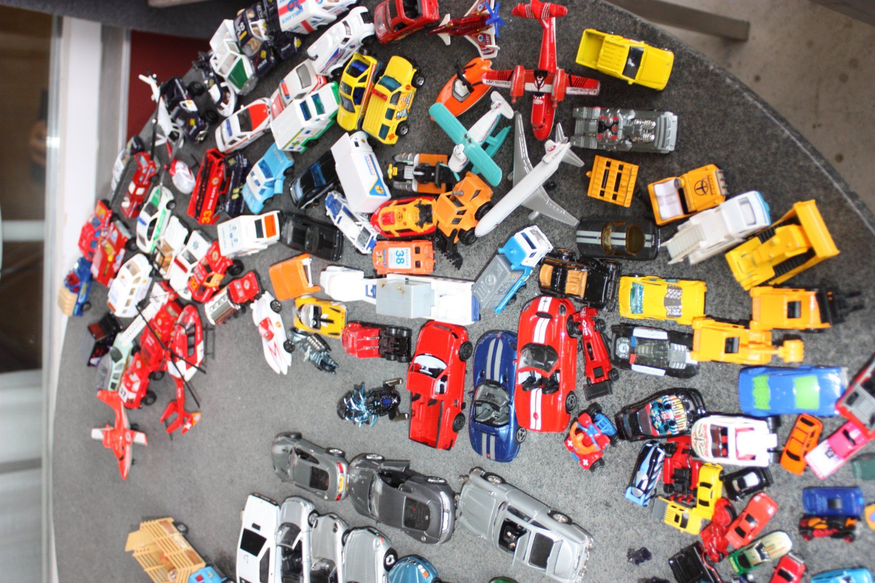 Giocattoli: Autosammlung James Bond, Batman, Daktari u.v.m. – Usato da Bern venduto da Puket 3