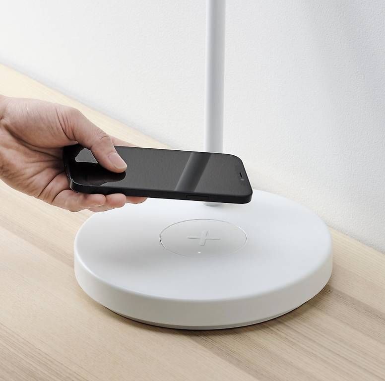 Lampade: Lampe de bureau IKEA et station de charge  – Usato da Prilly venduto da cyb_qs5z 2