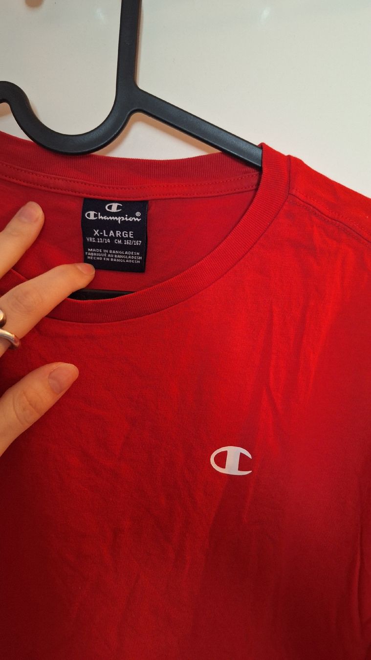 Champion Camicie, T-shirt & Polo: Champion T-Shirt rot – Usato da Winterthur venduto da _lxeah 1