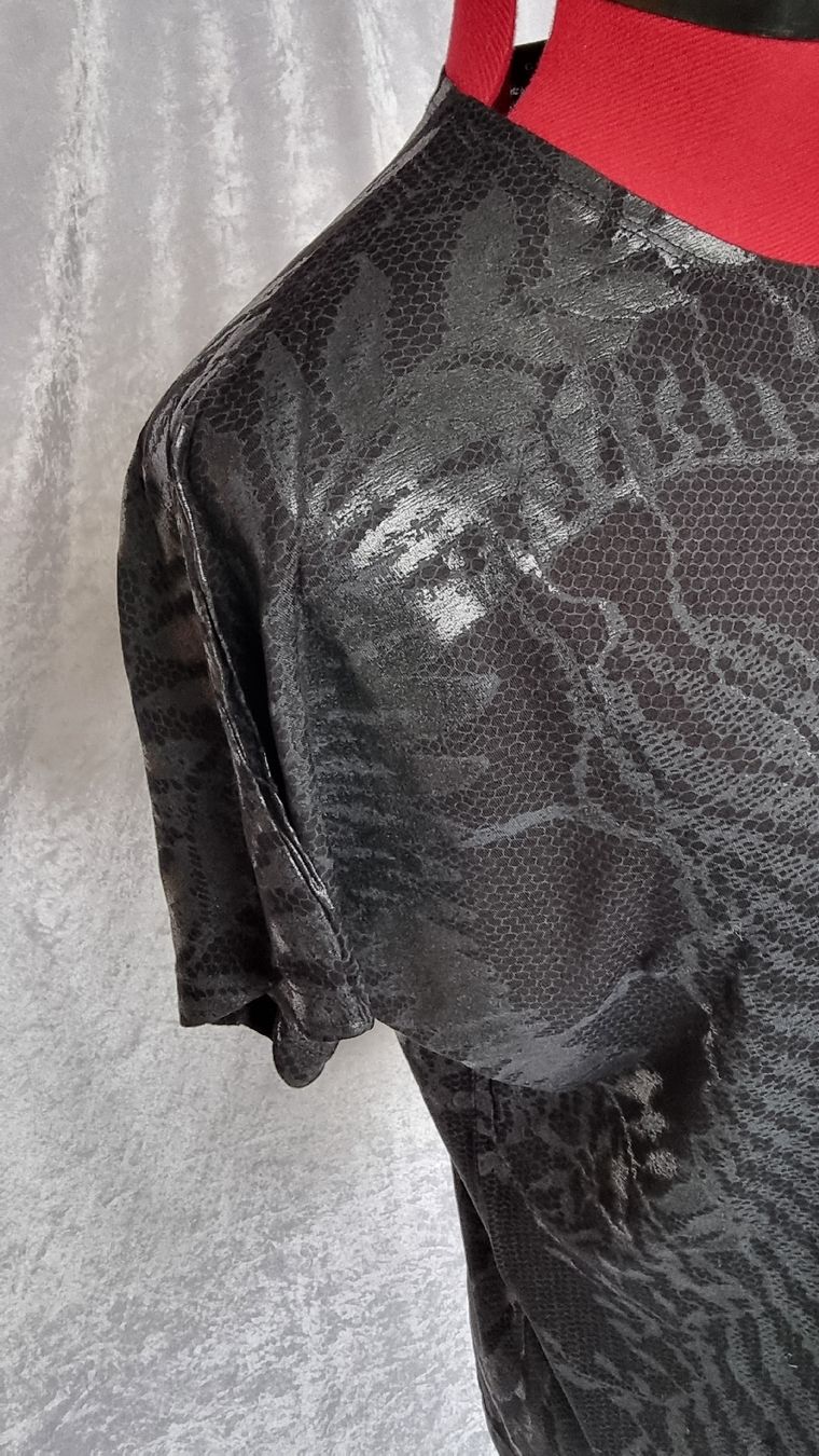 Gucci T-Shirts: Damen-T-Shirt-GUCCI – Neu (gemäss Beschreibung) aus Pfäffikon SZ von hrs_k2tn 2