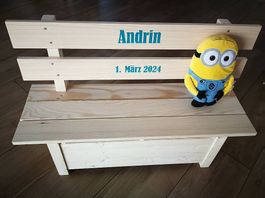 Kindersitzbank mit Truhe / als Geburtsgeschenk