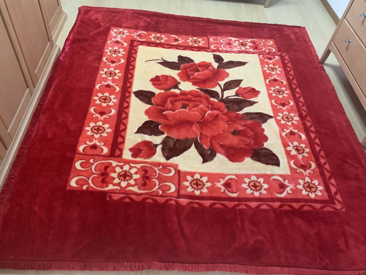 Decken: Kuschelige warme Decke mit Rosenmuster 220x220 – Gebraucht aus Root von HeidyShop 1