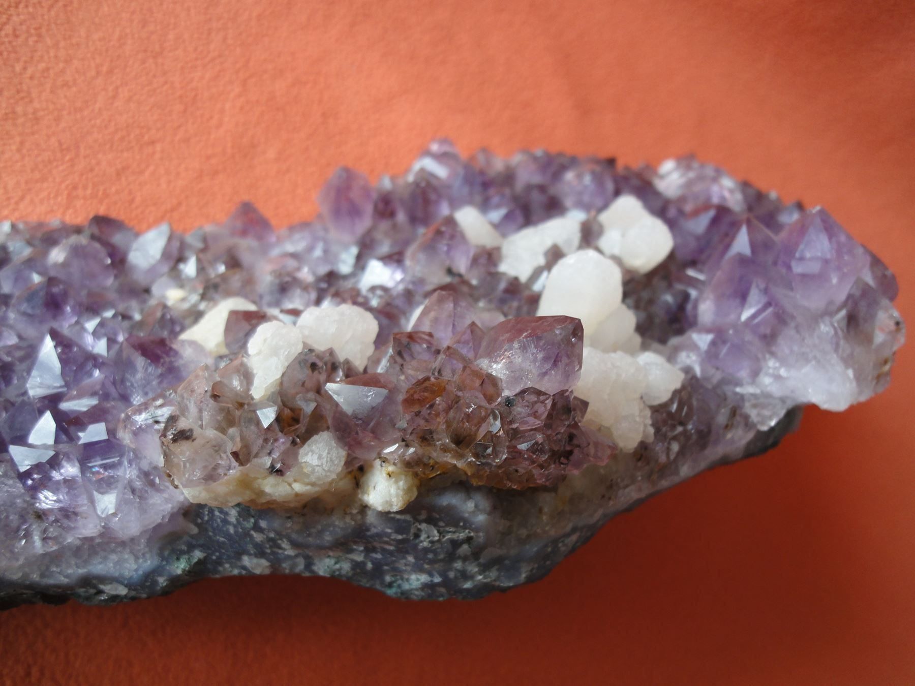 Mineralien & Heilsteine: Amethyst-Stufe mit Einschüssen – Gebraucht aus Chur von omonia 4
